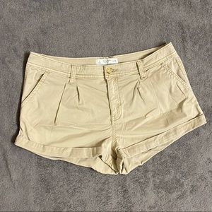 ABERCROMBIE&FITCH | Mid-rise Pleated Tan Shorts